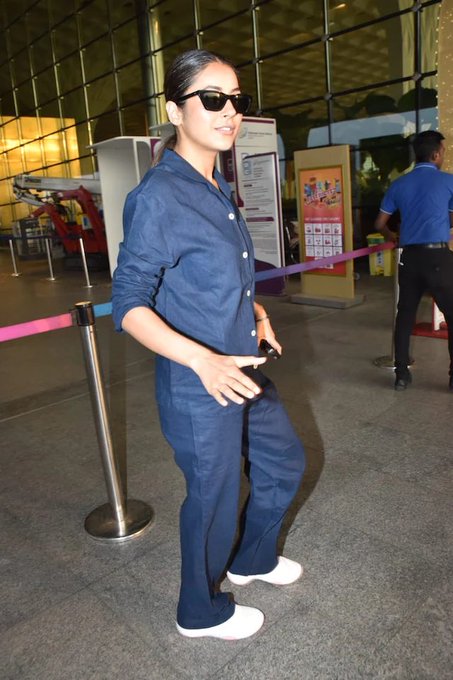Shehnaaz-Gill-was-pictured-at-Mumbai-airport