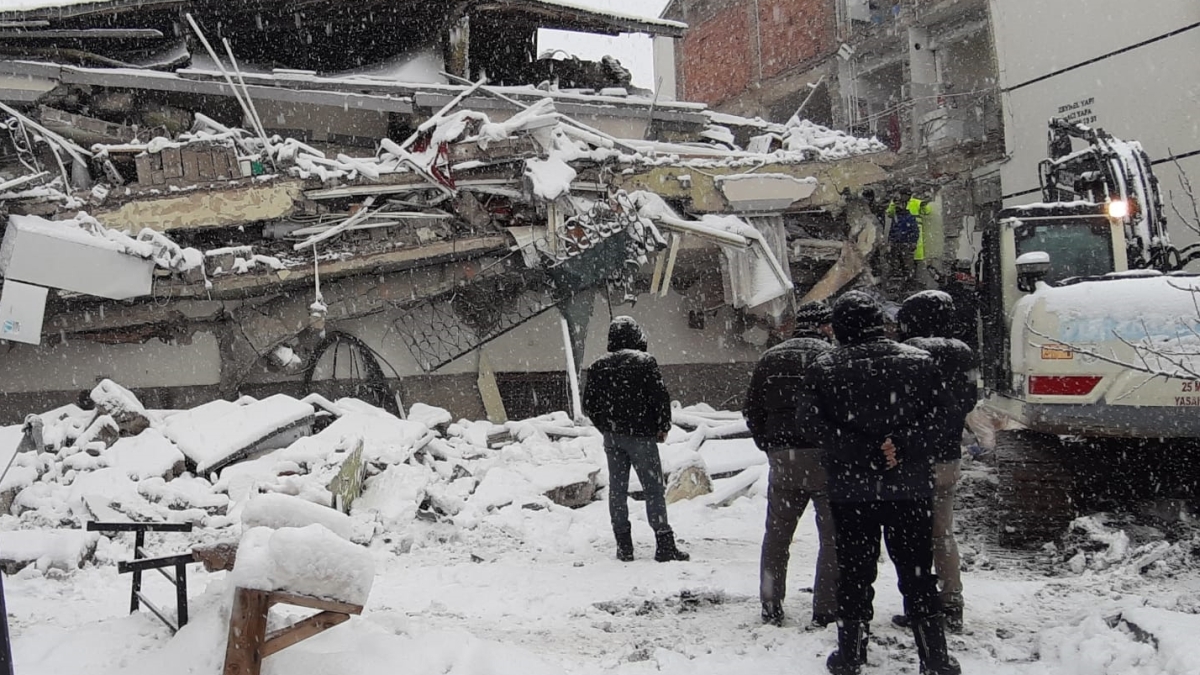 AA 20230206 30186039 30186038 EARTHQUAKES JOLTS TURKIYES PROVINCES